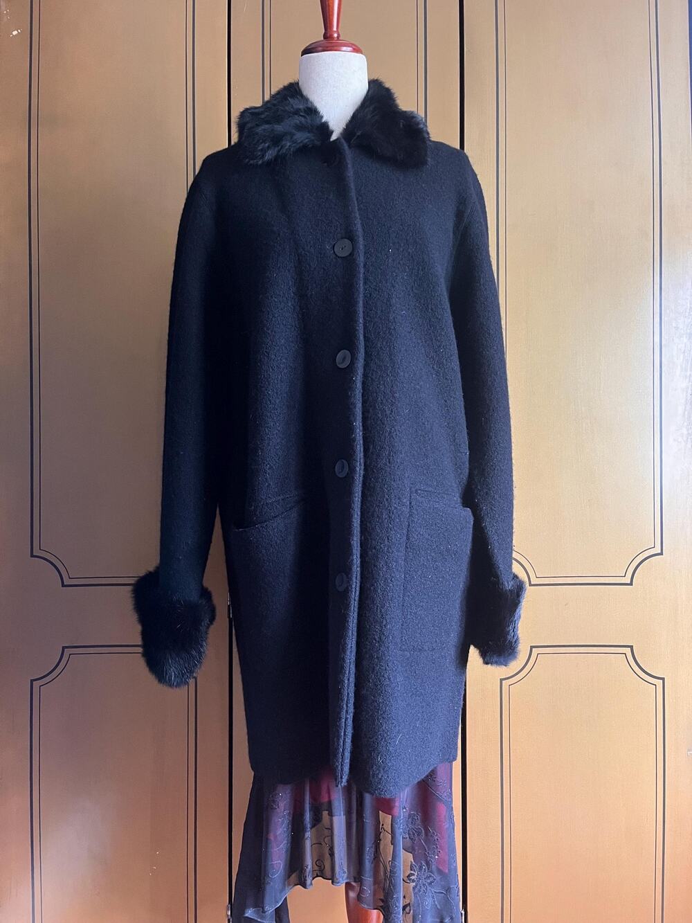 Vintage black wool coat with fur collar and cuffs, size L